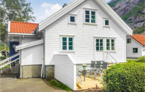 Two-Bedroom Holiday Home in Dirdal